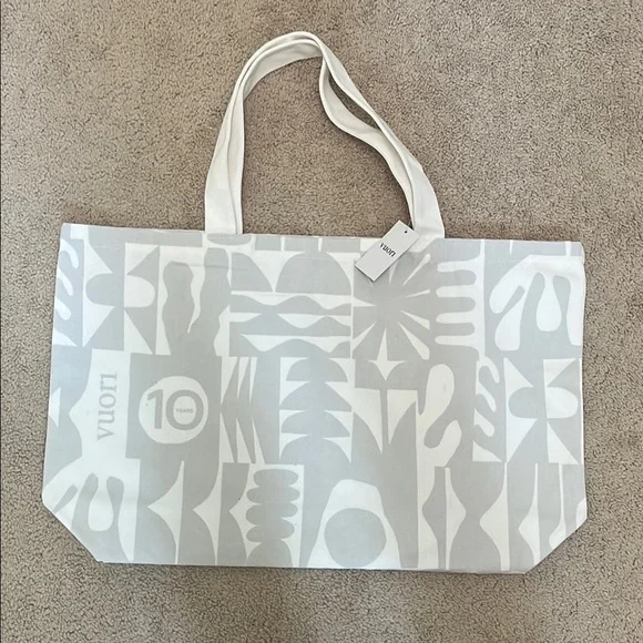 Vuori Modern Gray and White Tote Bag - Picture 1 of 1
